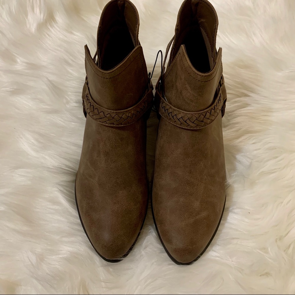 Daisy Fuentes “Winifer” Faux Leather Booties - Picture 1 of 7